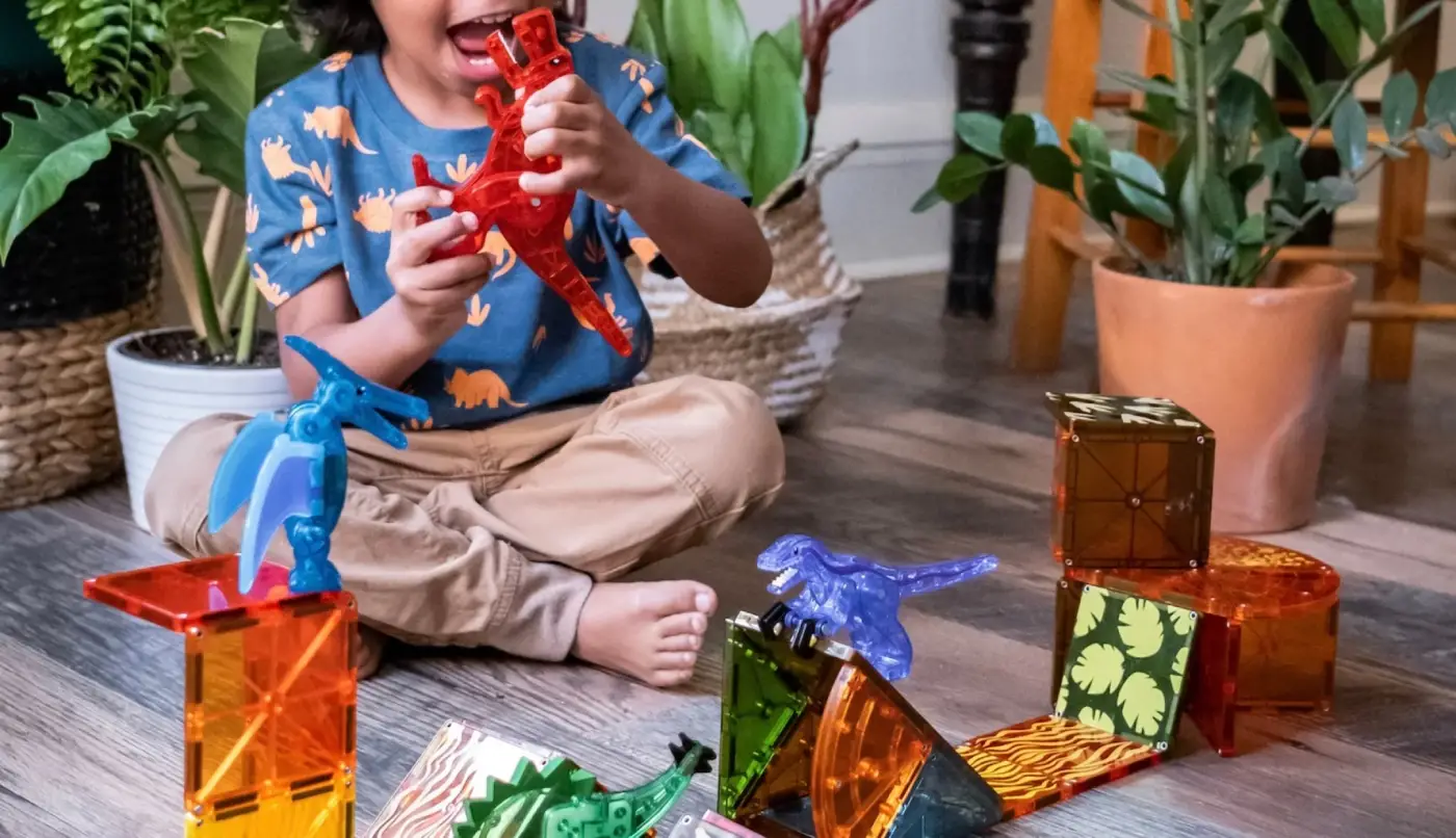 Jakich zabawek nie kupować dzieciom i co wybrać zamiast?