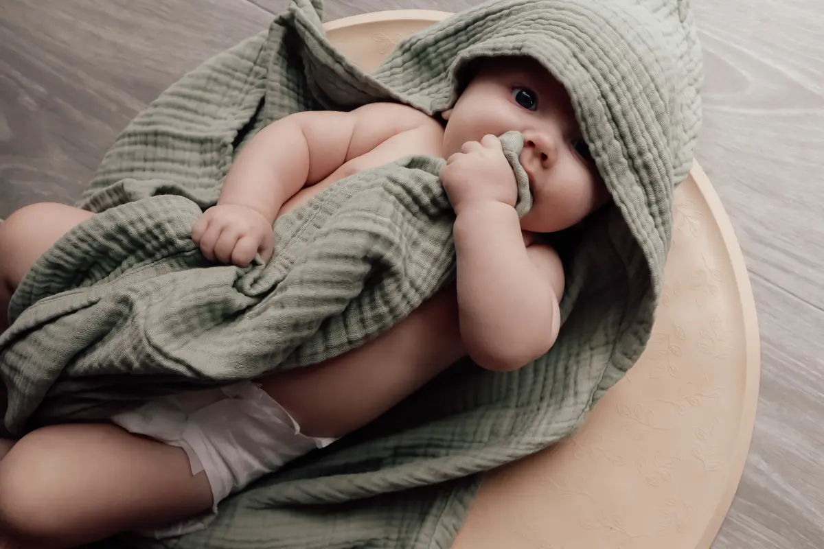 Bezpieczna i spokojna kąpiel noworodka – jak wykąpać dziecko pierwszy raz w domu?